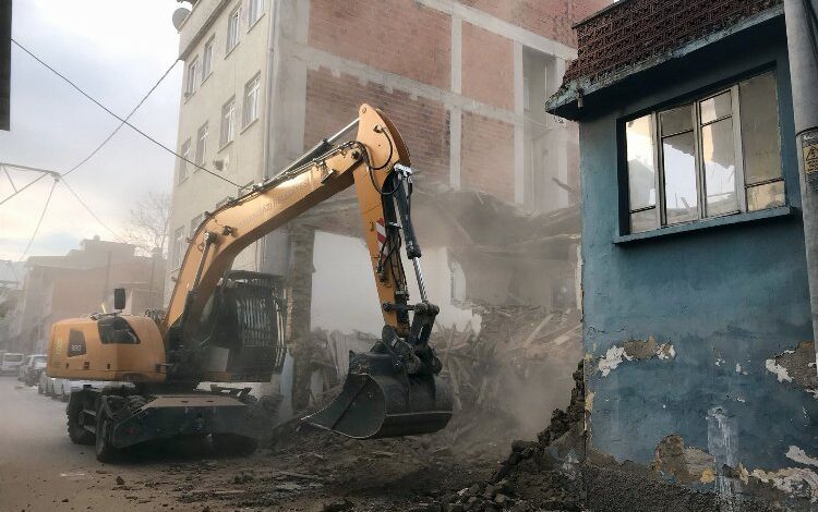 Bursa Osmangazi'de 86 metruk bina yıkıldı 1 0r84r4kG13TU9G |