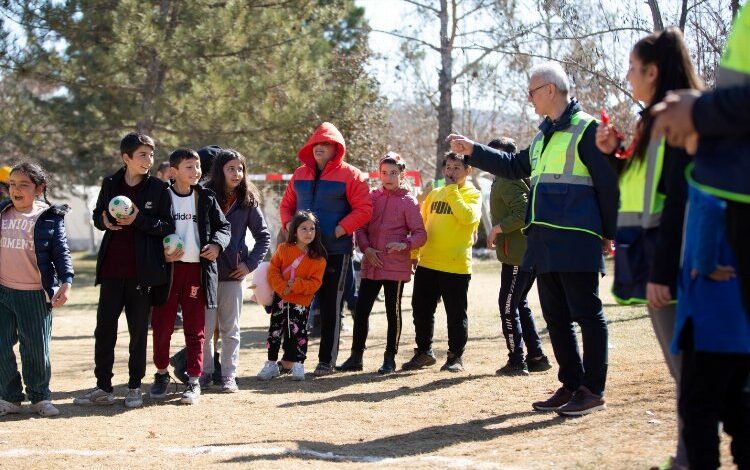 THF'nin Hentbol Gönüllü Timi Pazarcık'ta 1 0rT6G91Uk5G82r |