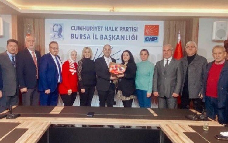 Bursa'da siyasetin rengini değiştiren ziyaret 1 1G9TUkrr989G02 |