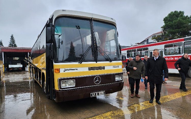 Gölcük'te otobüsler öğrenciler için yenilendi 1 1Ur8532GGrT4k1 |