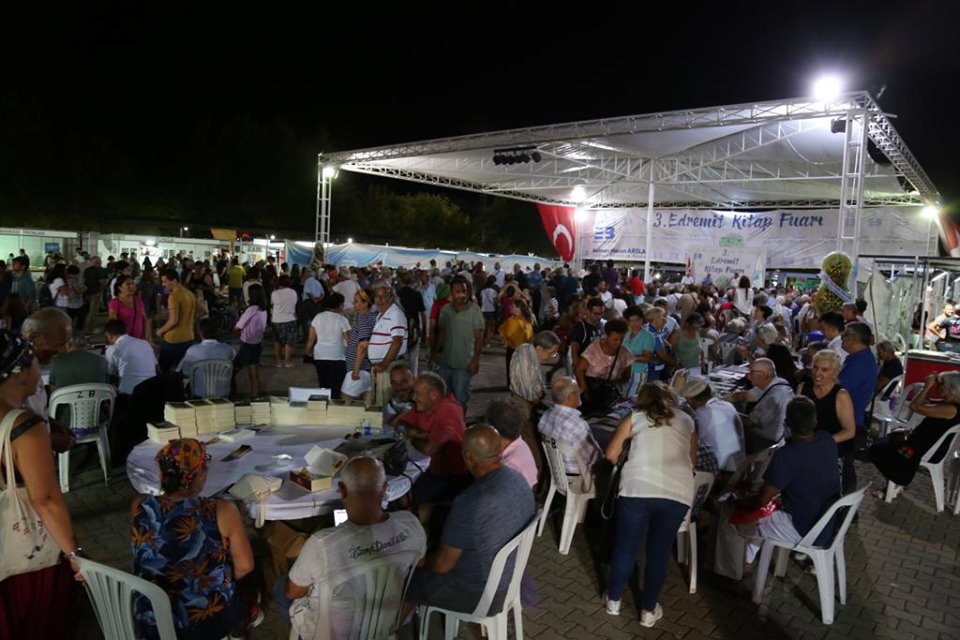 edremit kitap fuarı besinci gun 18 |