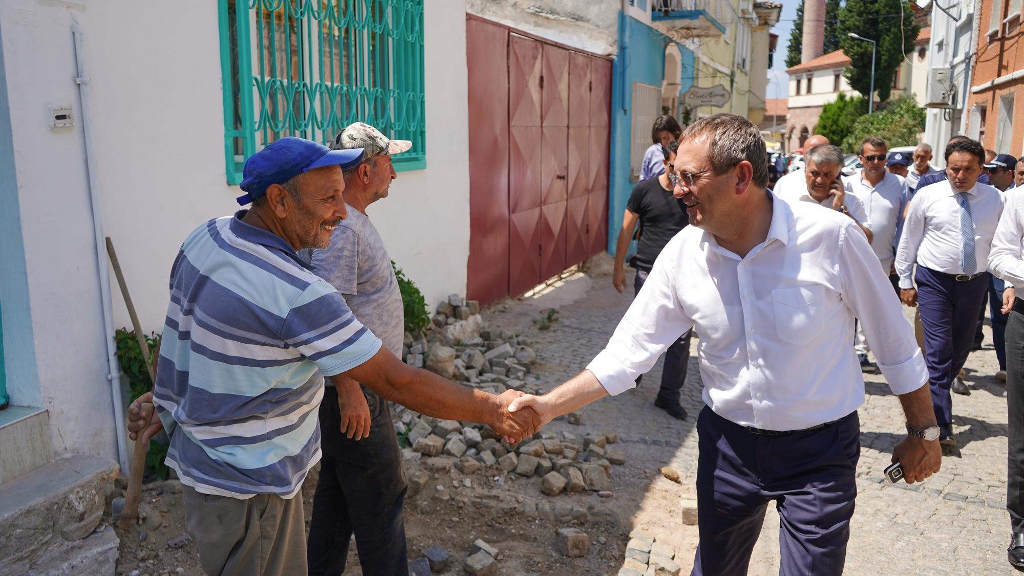 Ayvalık Belediye Başkanı Mesut Ergin seçim sürecinde verdiği ‘’emekçi hakkını alacak’’ sözünü tutmaya başladı. 2 |