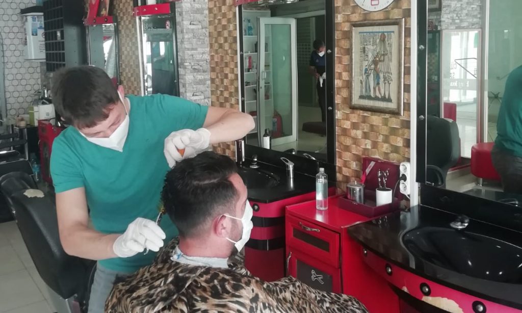 Zabıtadan Berber kuaförlere denetim 3 e1589517482665 |