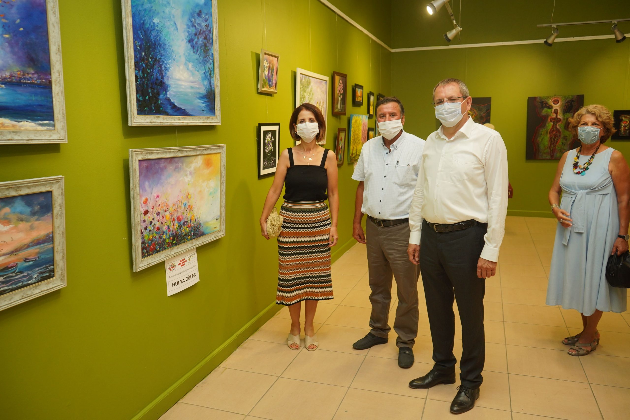 Ozdemir Yemenicioglu anisina resim sergisi Ayvalik Orhan Peker Sanat Galerisinde acildi 1 scaled |