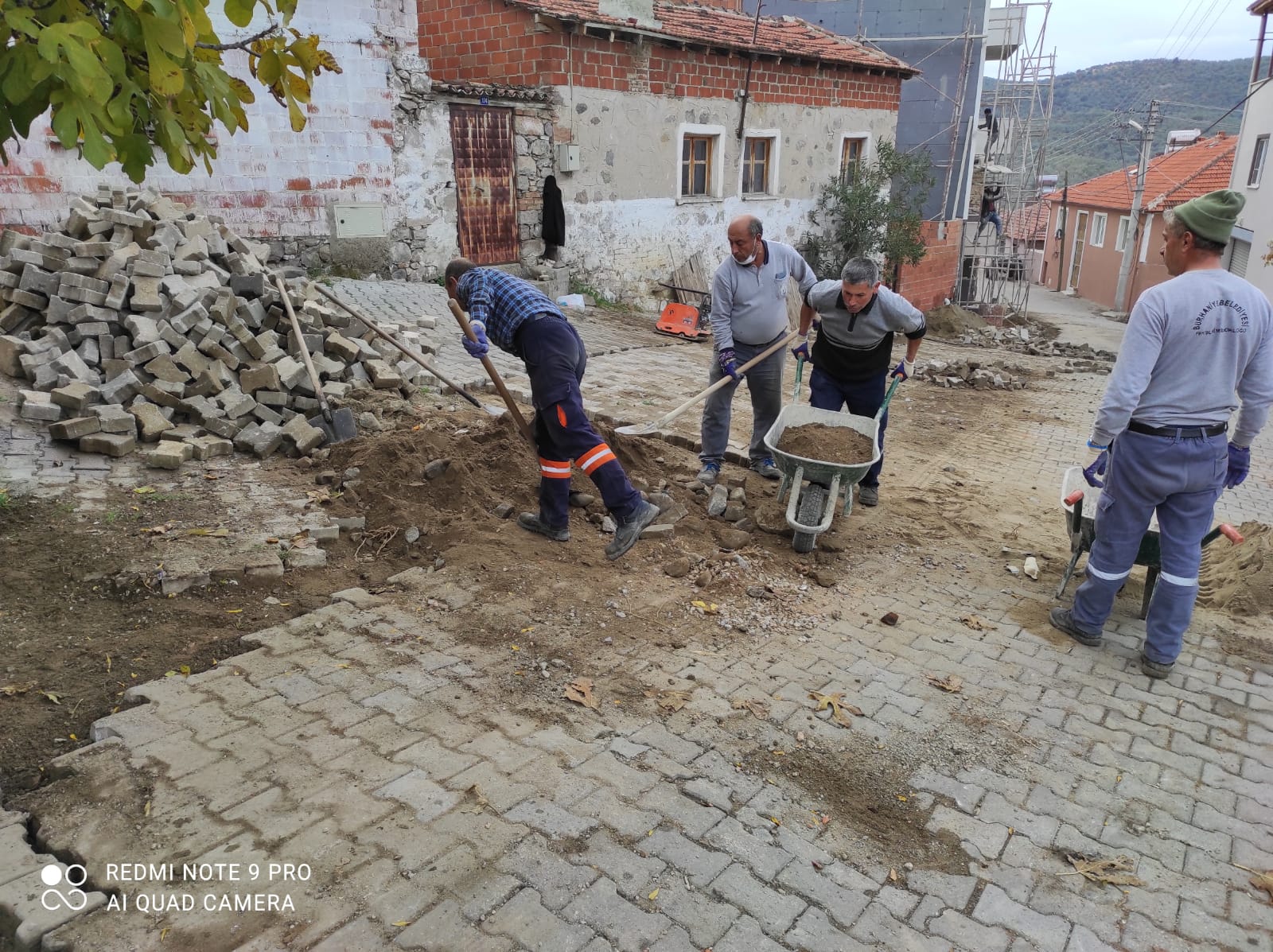 BAHADINLI MAHALLE YOLLARI YENILENIYOR 4 |