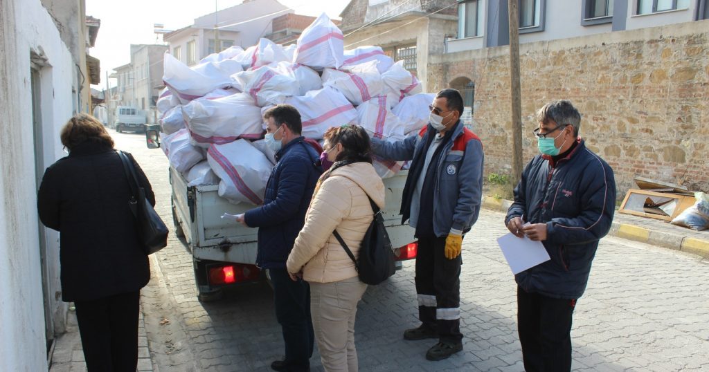 BURHANIYE YAKACAK YARDIMLARI DEVAM EDIYOR 1 e1608802272540 |