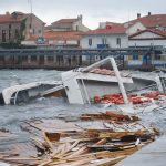 FIRTINA AYVALIK’I VURDU 3 FIRTINA AYVALIKI VURDU 2 |