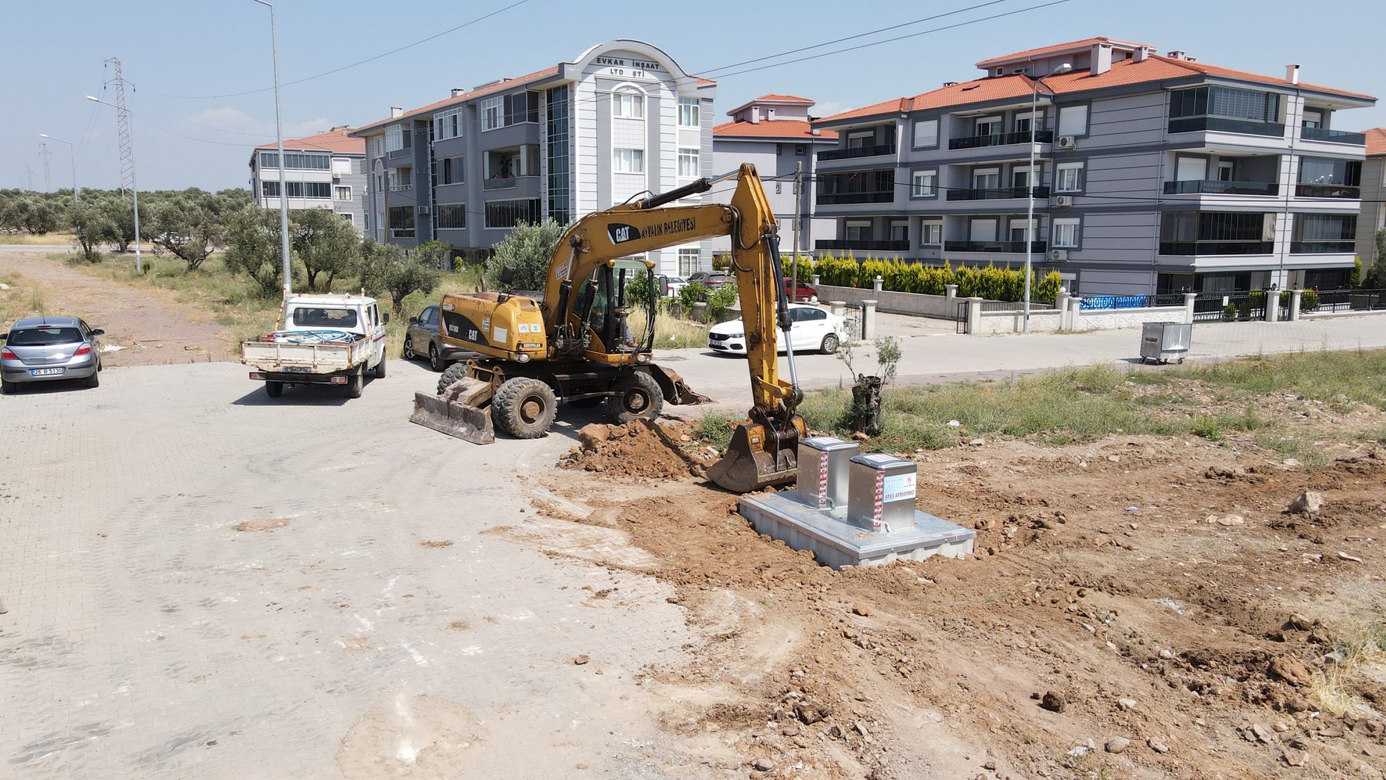 AYVALIKTA KONTEYNERLER YERALTINA ALINIYOR 1 |