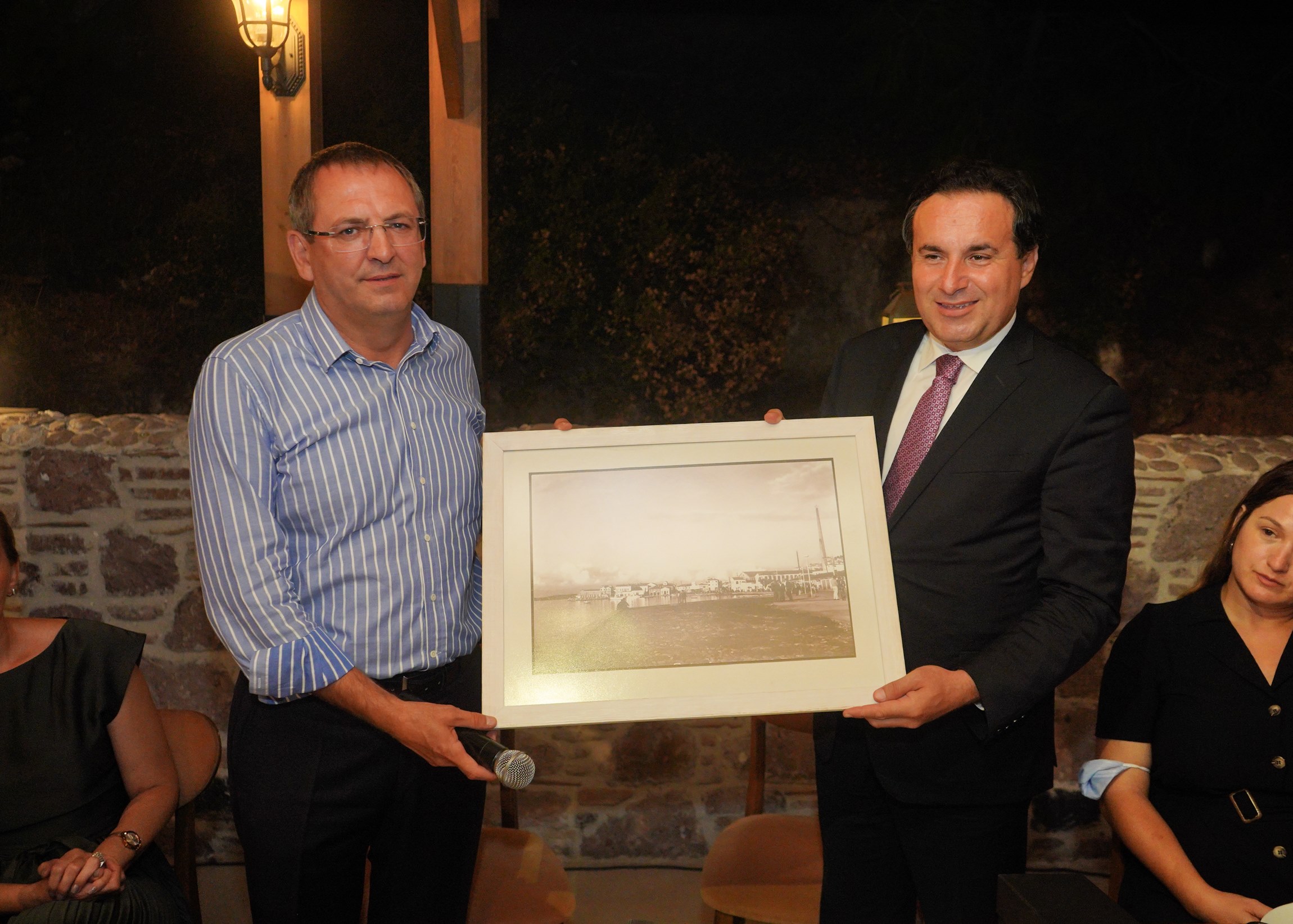 Ayvalik Kaymakami Gokhan Gorguluarslan ve Ayvalik Belediye Baskani Mesut Ergin |