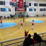 AYVALIKLI KIZLAR RAKİP TANIMIYOR 2 AYVALIKLI KIZLAR RAKIP TANIMIYOR 3 |