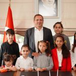 23 nasan ancesa ayvalik beledayesaana aocuklar ele geaarda 1 |