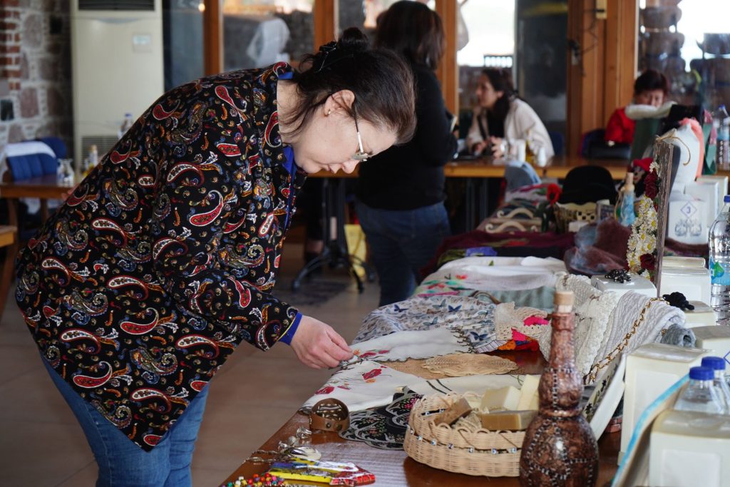 AYVALIKLI KADINLAR GUCLERINI BIRLESTIRDI 10 |