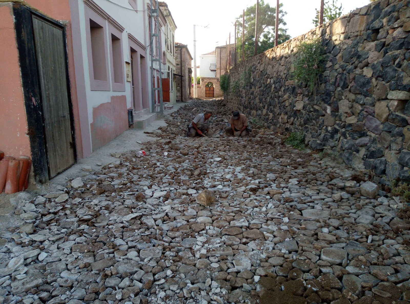 AYVALIK BELEDIYESI FEN ISLERI EKIPLERINDEN HIZMET SEFERBERLIGI 7 |
