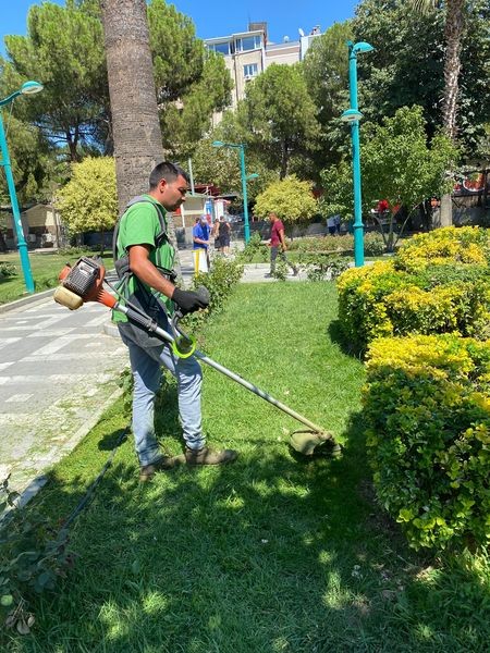 Edremit’te yeşil alanlara bakım 3 AW680792 01 |