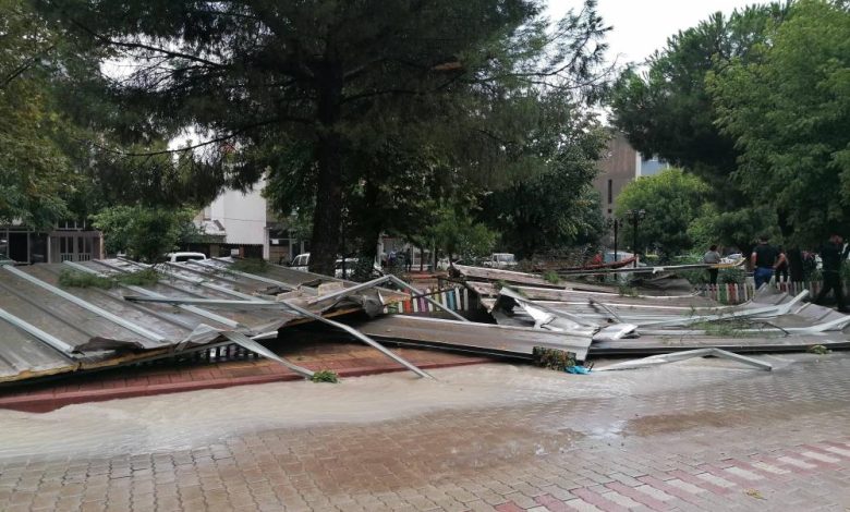 Çanakkale'de fırtına evin çatısını uçurdu 1 AW696422 02 |
