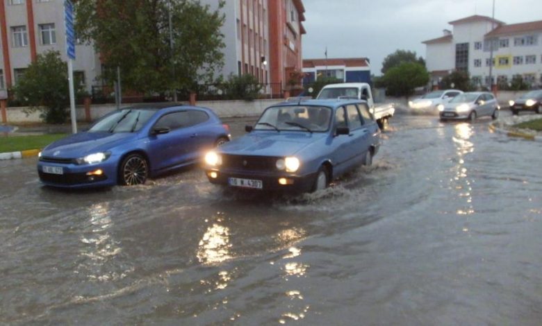 Burhaniye’de yağmur etkili oldu 1 AW697224 02 |