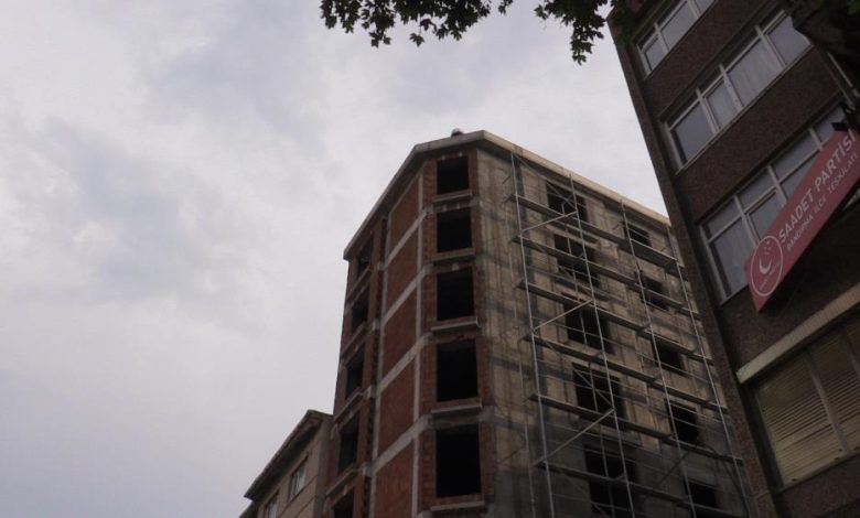 İnşaat halindeki binaya çıktı, 3 saatte ikna edildi 1 AW698903 01 |