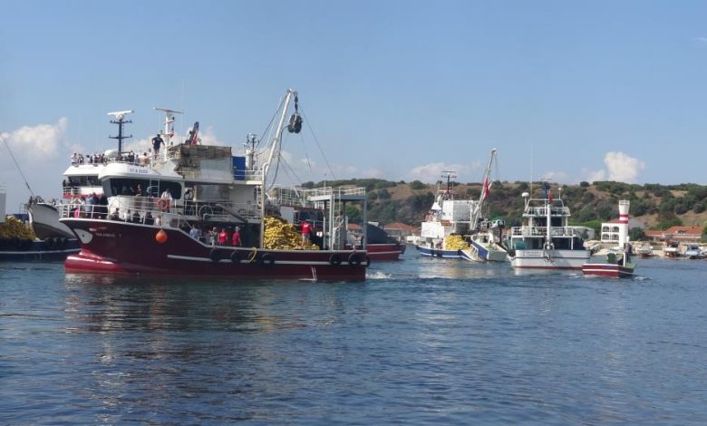 Çanakkale’de balıkçılar, ‘Vira Bismillah’ diyerek denizlere açılmaya başladı 1 AW702181 01 |