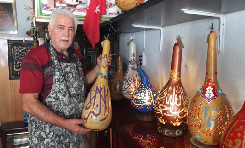 Balıkesirli usta hat sanatını su kabaklarına işliyor 1 AW712605 02 |