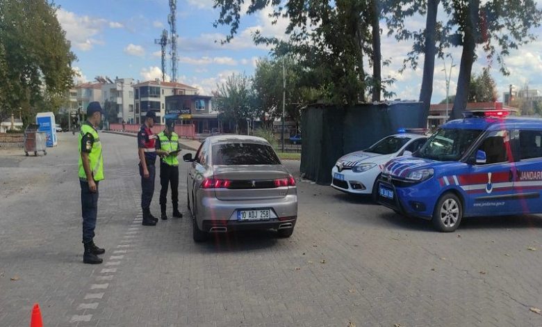 Balıkesir'de 115 aranan şahıstan 20'si tutuklandı 1 AW720346 01 |