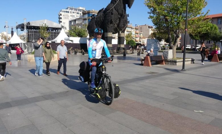 Kök hücre bağışına dikkat çekmek için 5 bin kilometre pedal çevirdi 1 AW721315 01 |