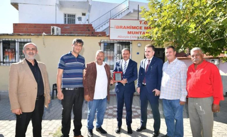 İbrahimce Mahallesi’nde Vali Şıldak'a şükran plaketi verildi 1 AW722484 01 |