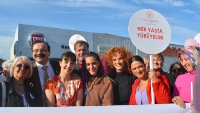 Ünlü oyunculardan meme kanseri için farkındalık etkinliği 6 AW729892 01 |