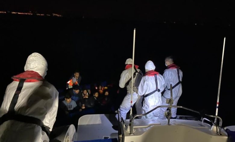 Çanakkale açıklarında 24 göçmen kurtarıldı 1 AW737944 01 |