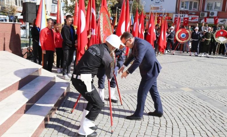29 Ekim Cumhuriyet Bayramı kutlamaları çelenk sunma töreni ile başladı 1 AW746608 03 |