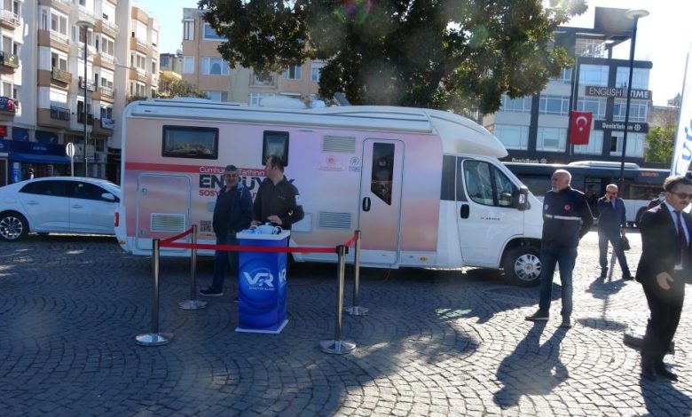 "Cumhuriyet tarihinin en büyük sosyal konut hamlesi projesi" vatandaşlara mobil araçla tanıtıldı 1 AW749231 05 |