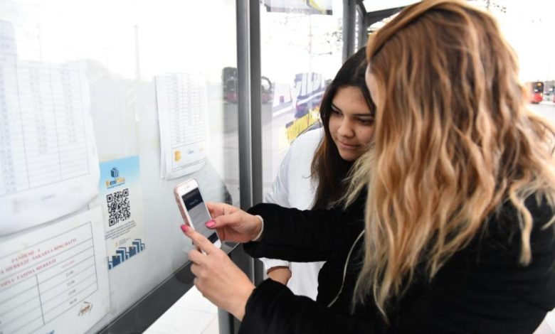Balıkesir’de durak ve otobüslerde beklemek boş zaman olmaktan çıkıyor 1 AW749363 01 |
