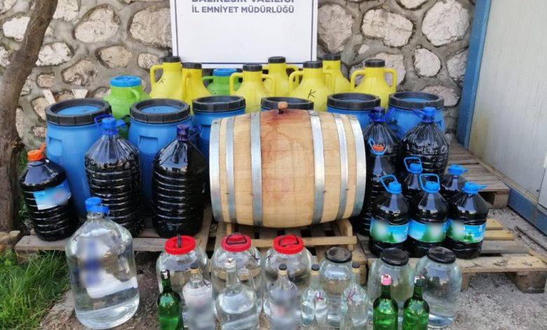 Erdek'te 900 litre sahte içki ele geçirildi 1 AW752197 01 |