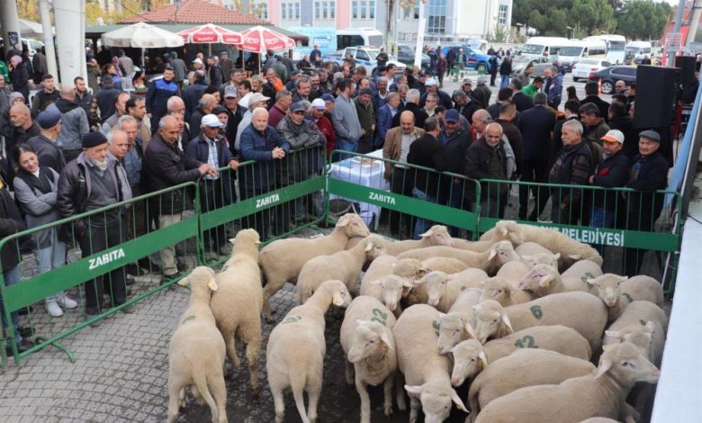 Büyükşehir Belediye üreticiyi desteklemeye devam ediyor 1 AW756486 03 |