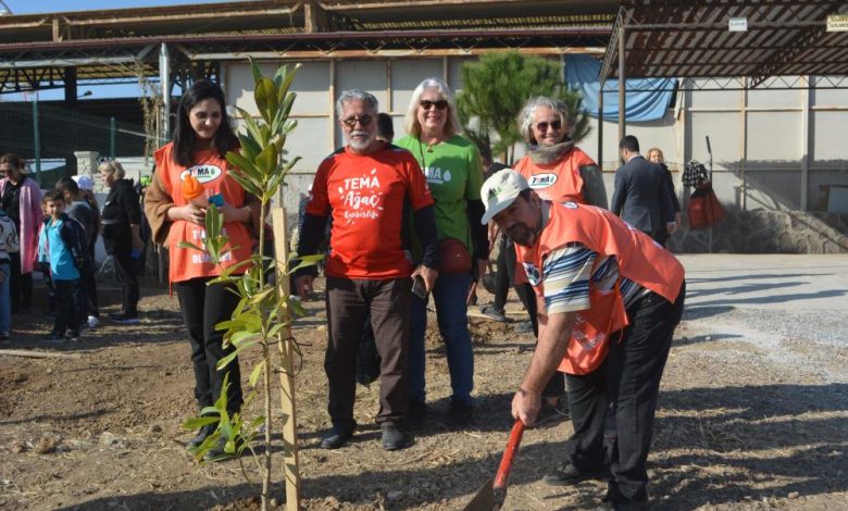 Ayvalık’ta 11 Kasım saat 11.11’de ağaçlandırma coşkusu 1 AW757094 05 |