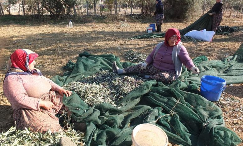 Kadın işçiler eşit ücret istiyor 1 AW762004 06 |