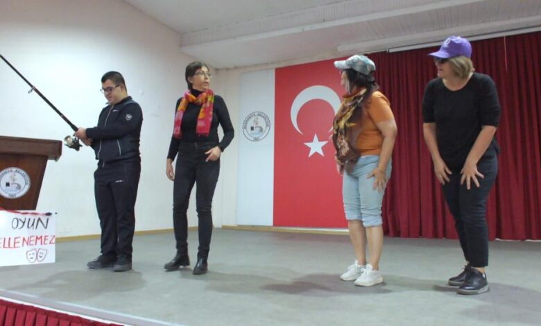 Balıkesir’de tiyatro aşkı engel tanımadı 1 AW766224 02 |