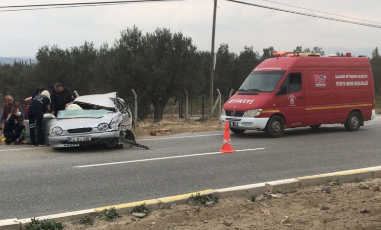 Havran’da takla atan otomobilde sıkışan 2 kişiyi itfaiye kurtardı 1 WhatsApp Image 2022 11 16 at 15.10.25 |