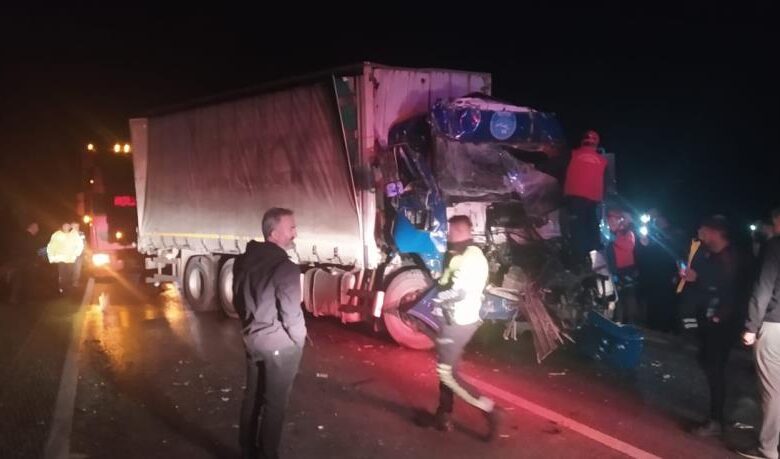Trafik kazası, 1 kişi yaralı 1 kişi ölü 1 AW772461 01 |