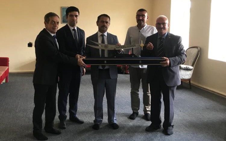 Bayramiç’te cem evine Zülfikar kılıcı hediye edildi 1 AW782143 01 |