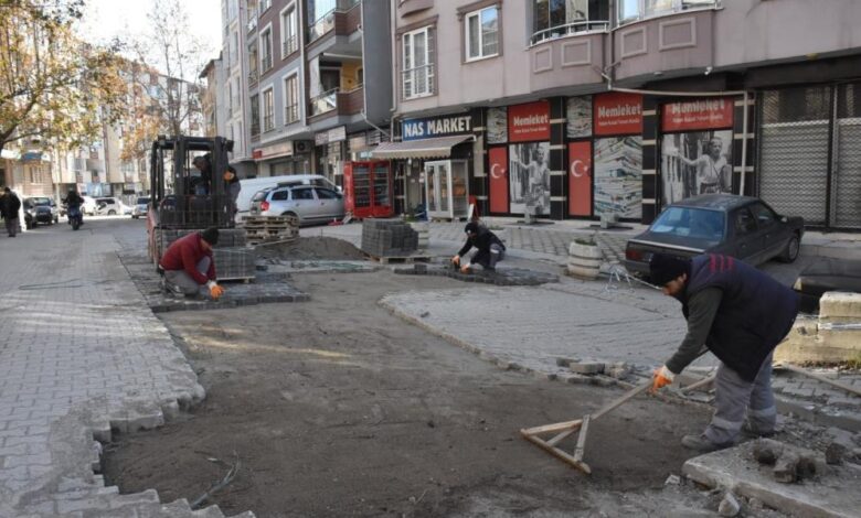 Doğalgazdan bozulan yollar tamir ediliyor 1 AW786953 02 |