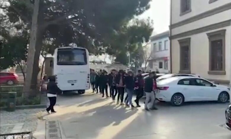 Balıkesir merkezli 4 ildeki dolandırıcılık soruşturmasında 23 tutuklama 1 AW788895 03 |
