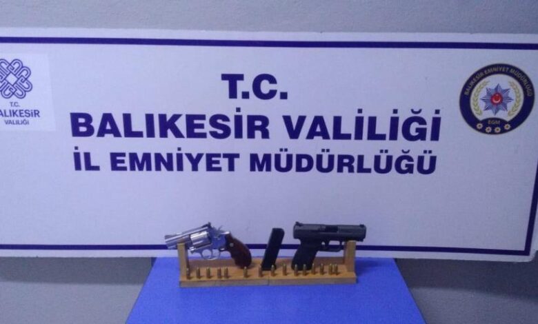 Balıkesir'de polis 48 aranan şahsı yakaladı 1 AW793426 03 |