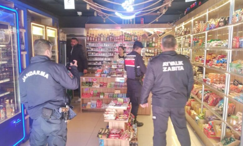 Ayvalık’ta marketlere yönelik denetimler sürüyor 1 AW798180 01 |