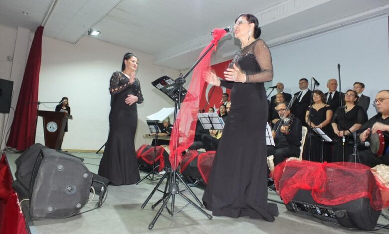 Balıkesir’de Halk Eğitim Korosu’nun konseri coşturdu 1 AW803151 01 |