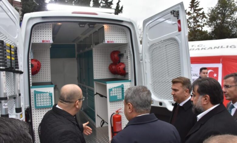 Balıkesir’e, 4 ambulans ve 1 adet Umke aracı teslim edildi 1 AW815715 02 |