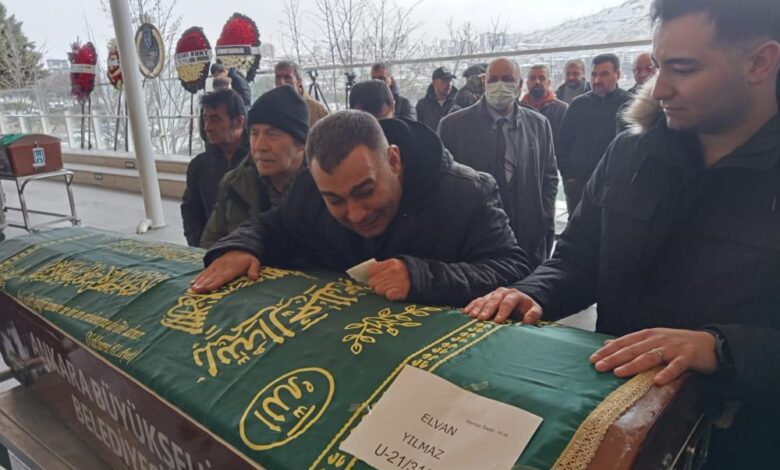 "Elvan Dalton" ismiyle tanınan ünlü şarkıcı Elvan Yılmaz son yolcuğuna uğurlandı 1 AW817313 01 |