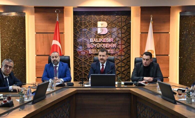 Balıkesir'den 39 araç ve 79 personel Osmaniye deprem bölgesine gidiyor 1 AW821345 01 |