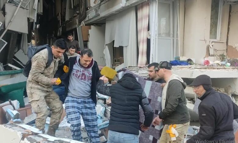 Antakya'da 3 kişi enkazdan sağ çıkarıldı 1 AW822758 01 |