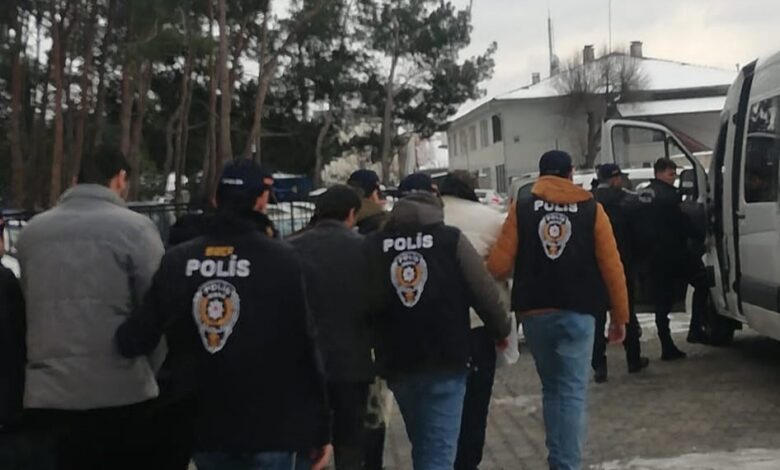 Çanakkale'de yasa dışı bahis ve sahtecilik operasyonu: 3 gözaltı 1 AW823290 01 |