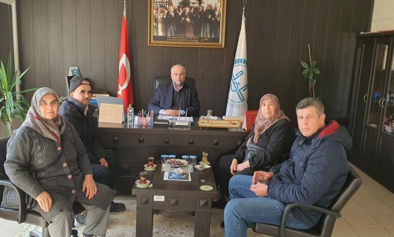 Tarla satarak depremzedelere bağış yaptılar 1 AW829592 01 |